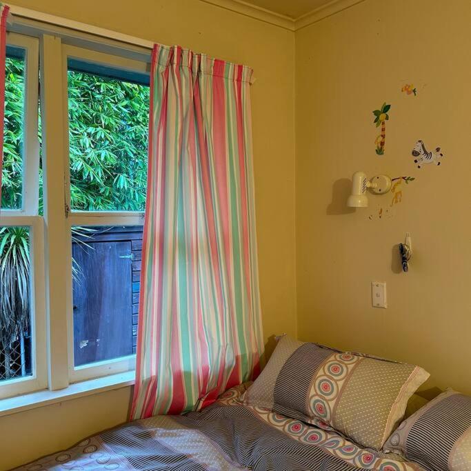 Peaceful Green Bay Charmer Auckland Exterior photo