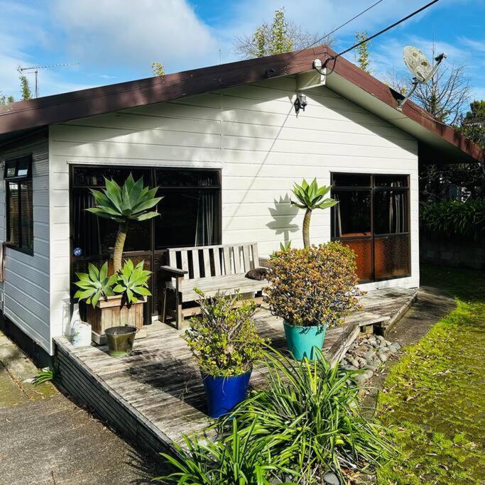 Peaceful Green Bay Charmer Auckland Exterior photo